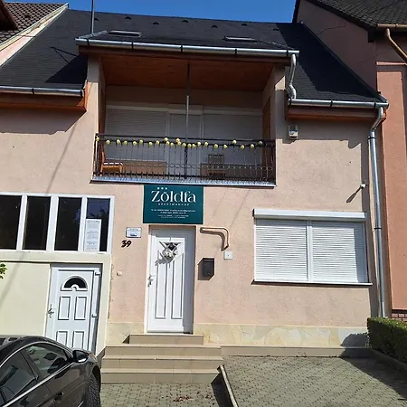 Zoeldfa Apartmanhaz Apartment *
